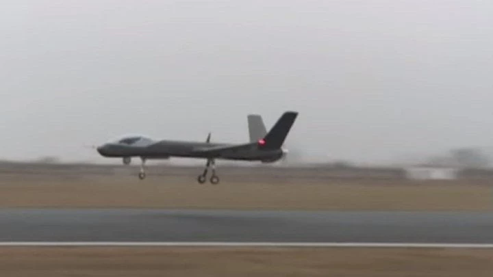 Αποκαλυπτήρια για το νέο drone της Κίνας – Πετάει για 30 ώρες και μεταφέρει μέχρι και 10 πυραύλους ακριβείας (βίντεο)